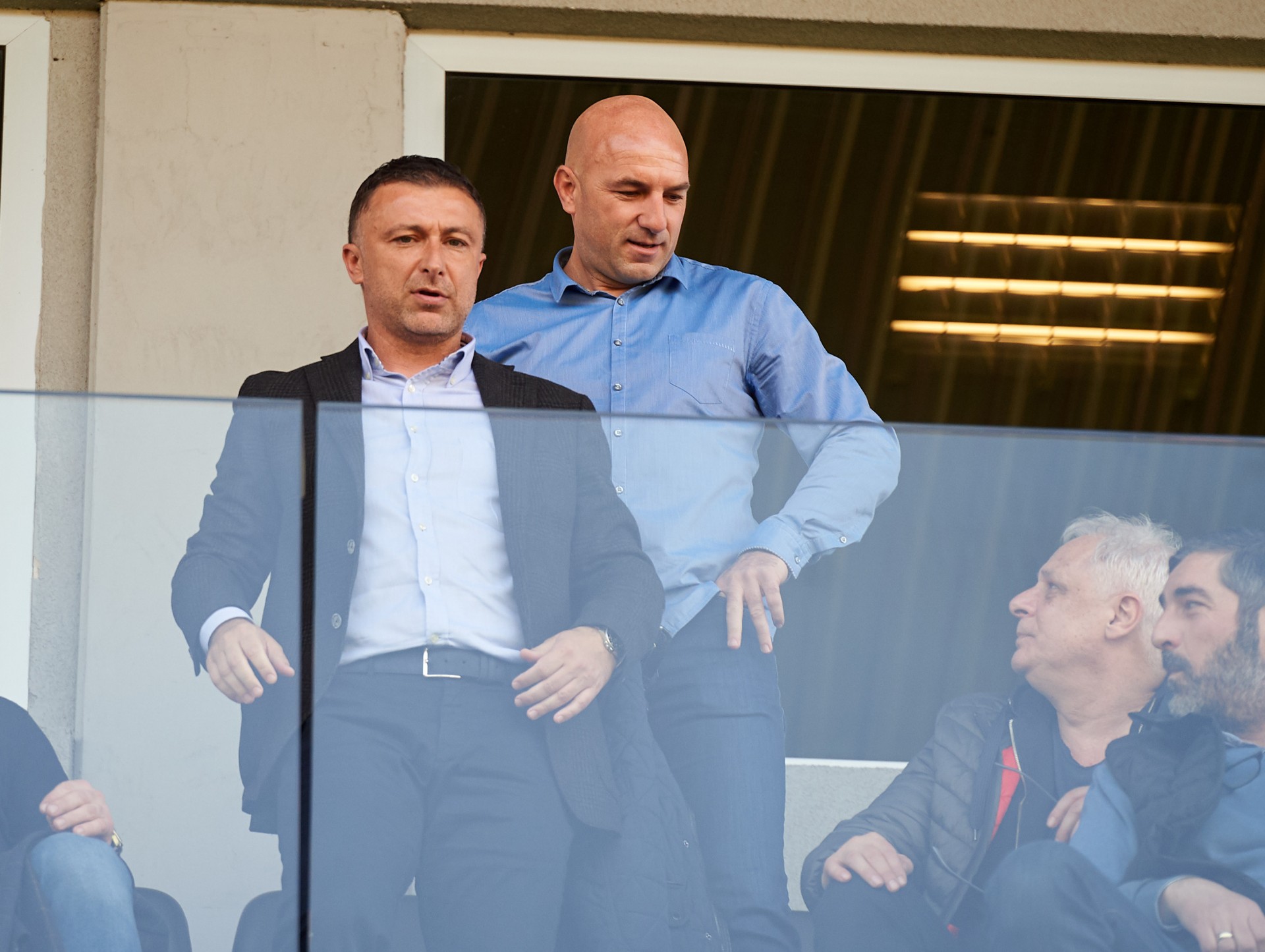Sportski direktor Vladimir Matijašević i potpredsednik Nenad Mirosavljević na meču protiv Partizana | FkCukaricki